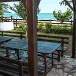 Duchess Eva's Seafront Khorevtón