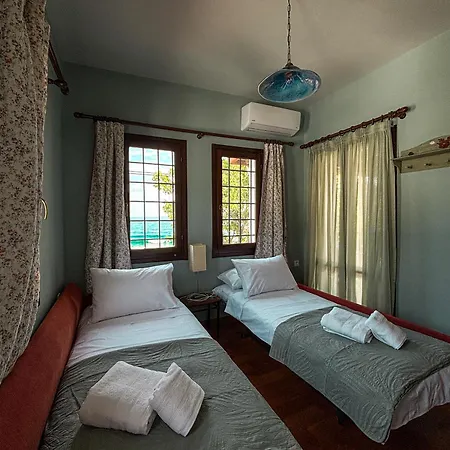 Duchess Eva's Seafront Horeftó