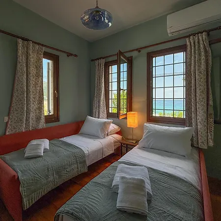 Duchess Eva's Seafront Holiday home *